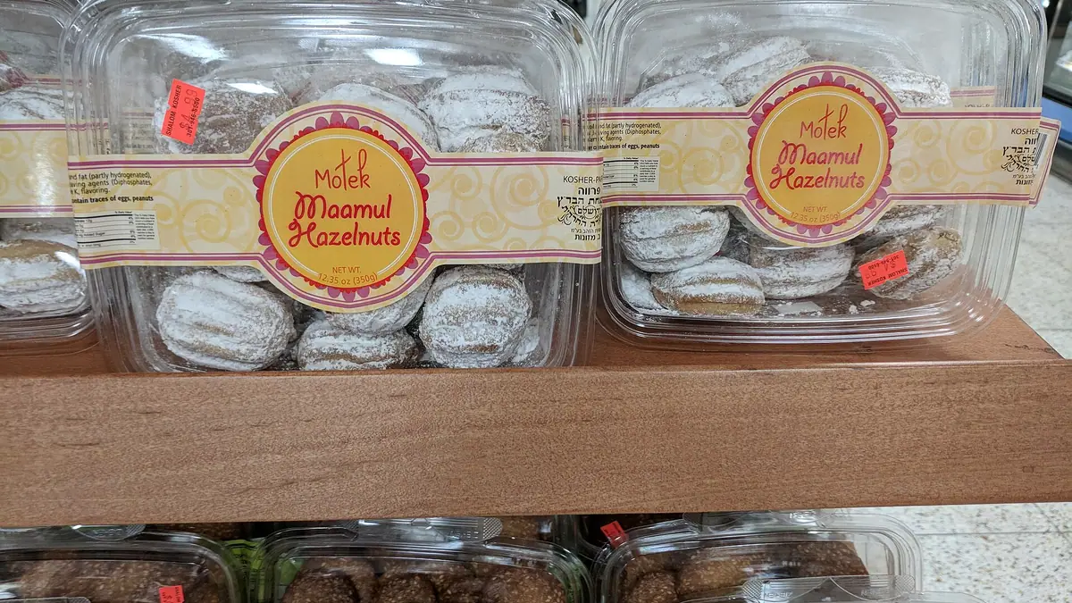 Halls – bakery in Stroud town centre